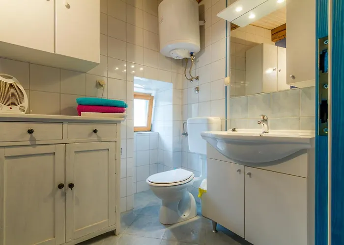 Casa Angeli In Banjol - Haus Fuer 4-5 Personen * Rab Town
