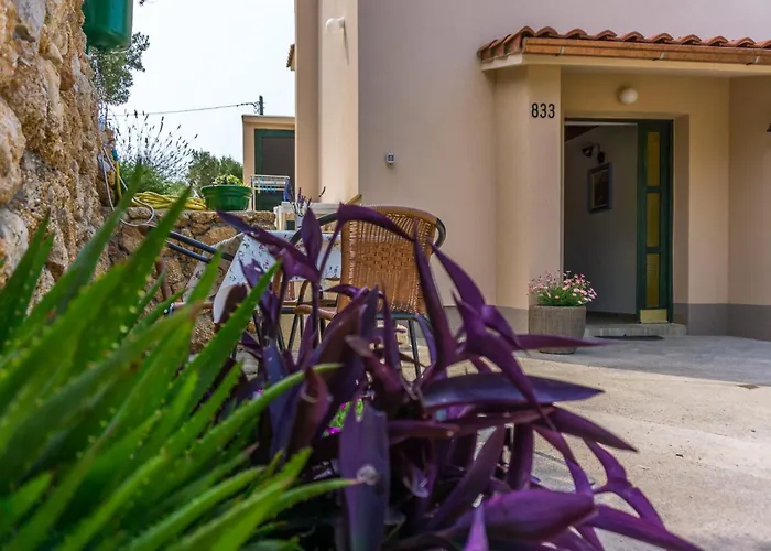 Semesterbostad Casa Angeli In Banjol - Haus Fuer 4-5 Personen Rab Town
