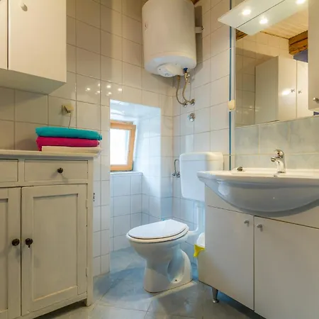 Casa Angeli In Banjol - Haus Fuer 4-5 Personen * Rab Town
